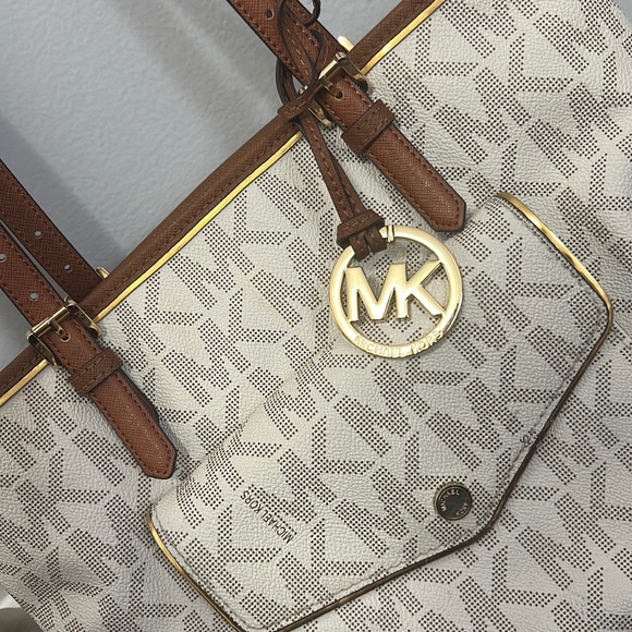 Michael Kors White Satchel Bag - Picture 2 of 2